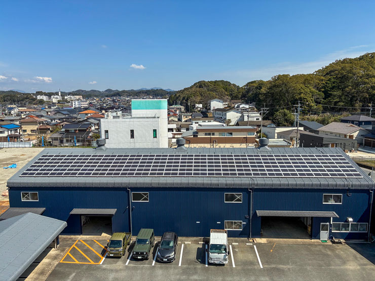 本社倉庫屋根の写真